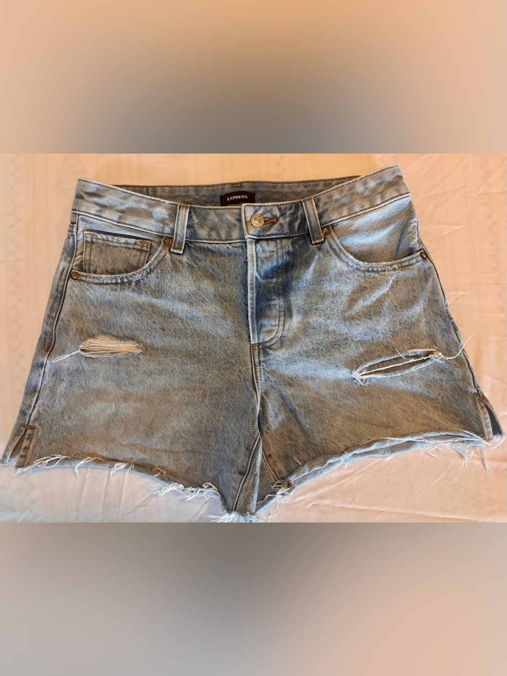 Express Boyfriend Midi Distressed Denim Shorts Size 6 Mid Rise Light Wash